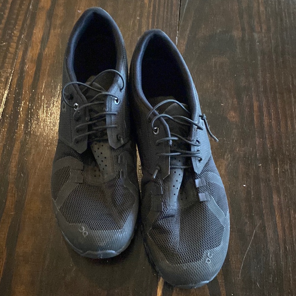 On- on cloud  black 9 men